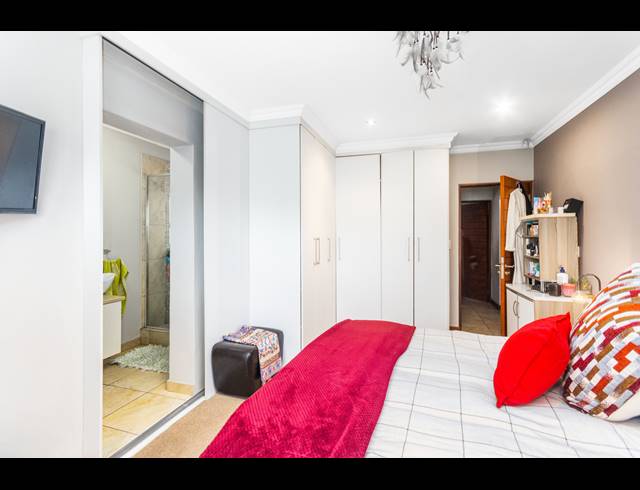 2 BEDROOM SECTIONAL TITLE FOR SALE IN BLACKHEATH